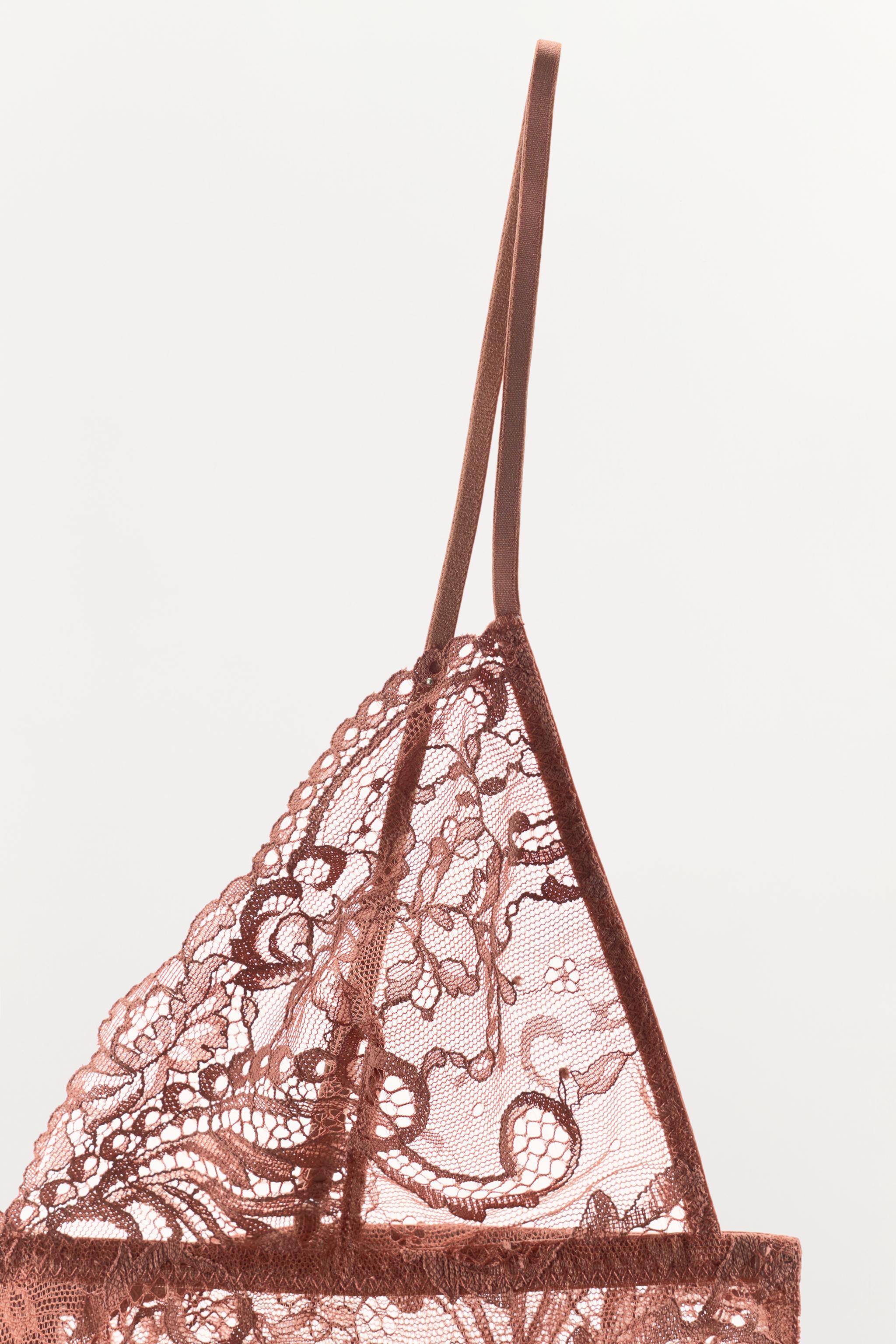 LACE TRIANGLE BRA